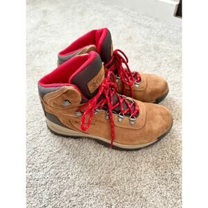 Columbia Women's Newton Ridge Plus Waterproof Amped Hiking Boot Size 8.5